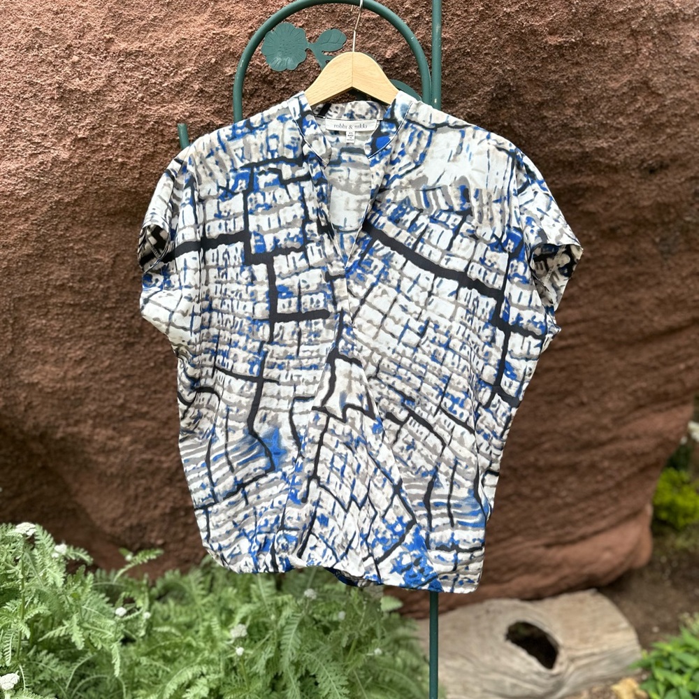 Robbi & Nikki by Robert Rodriguez Blue, Black and White Croc Pattern Blouse